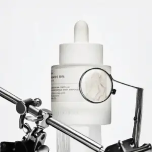 Minimalist bottle of SKIN1004 Niacinamide 10 Boosting Shot Ampoule for pore care